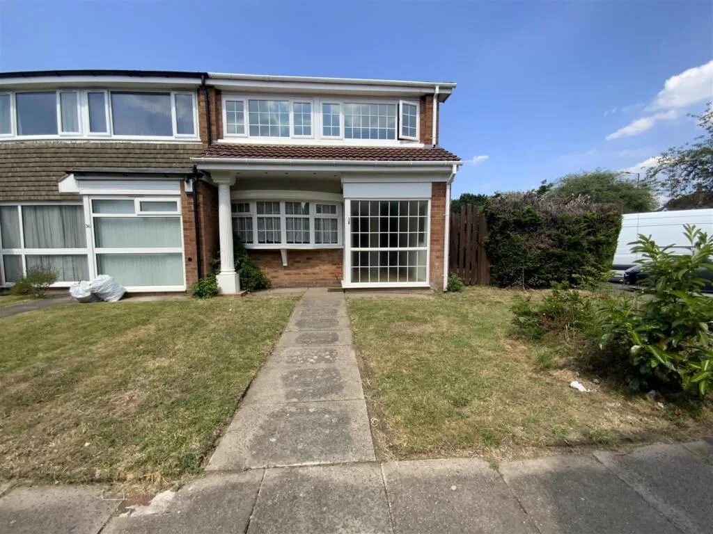 3 bedroom end of terrace house for rent