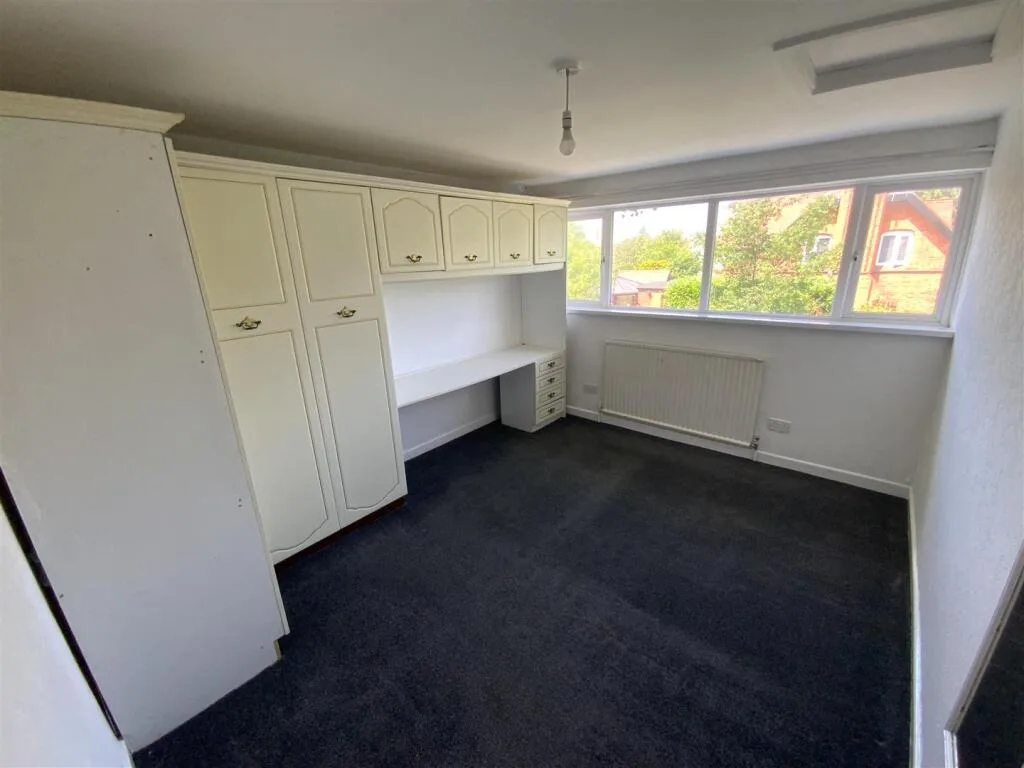 3 bedroom end of terrace house for rent