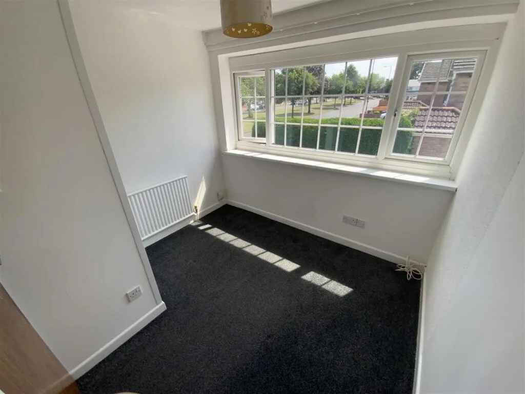 3 bedroom end of terrace house for rent