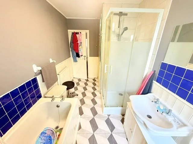 2 bedroom house for rent