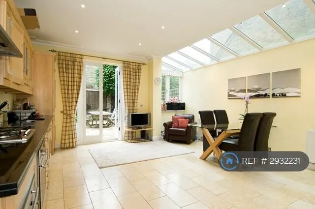 4 bedroom terraced house for rent