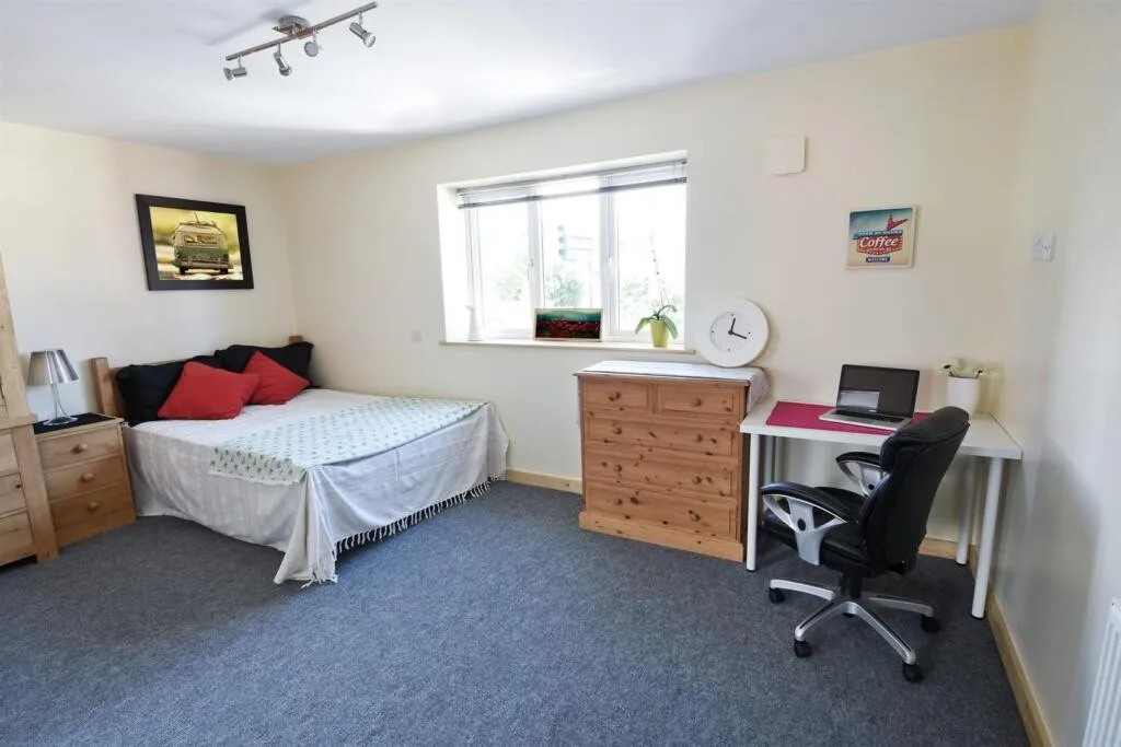 5 bedroom flat for rent