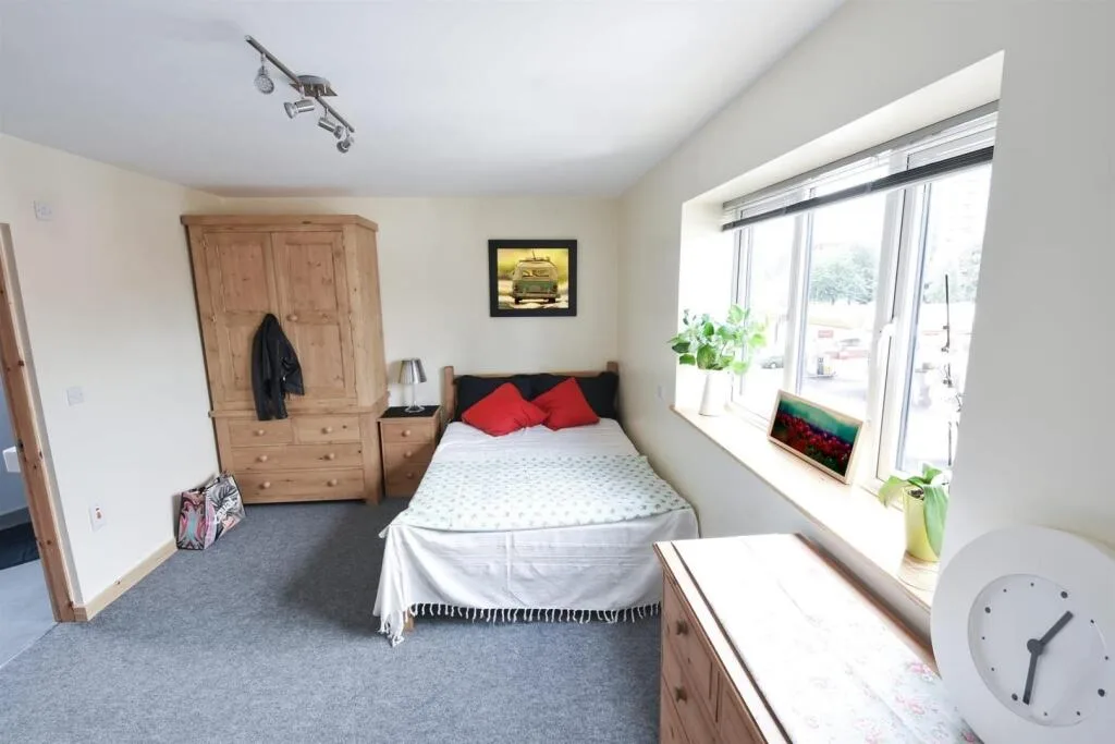 5 bedroom flat for rent