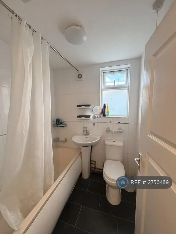 2 bedroom end of terrace house for rent