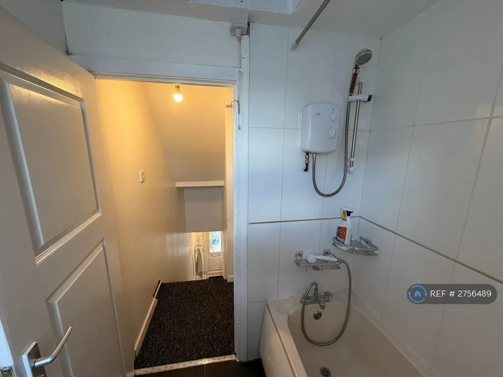 2 bedroom end of terrace house for rent