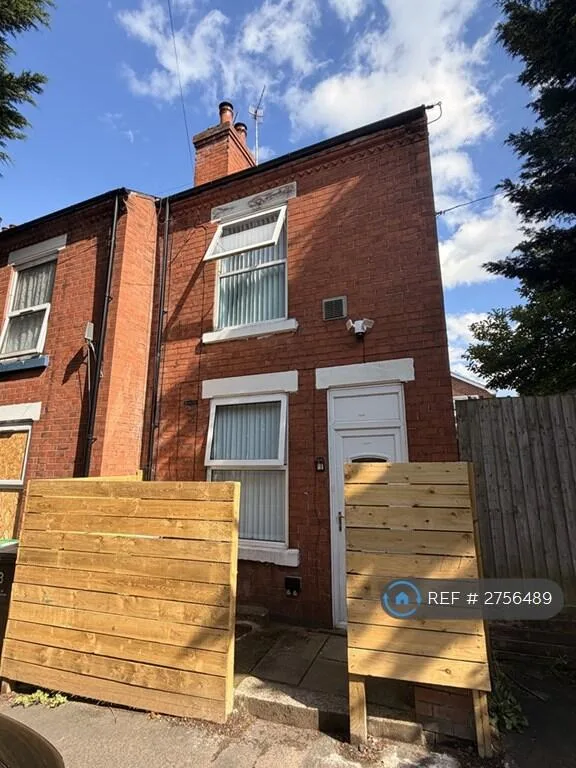 2 bedroom end of terrace house for rent