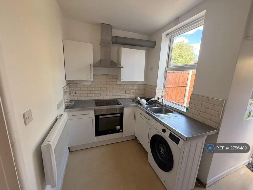 2 bedroom end of terrace house for rent