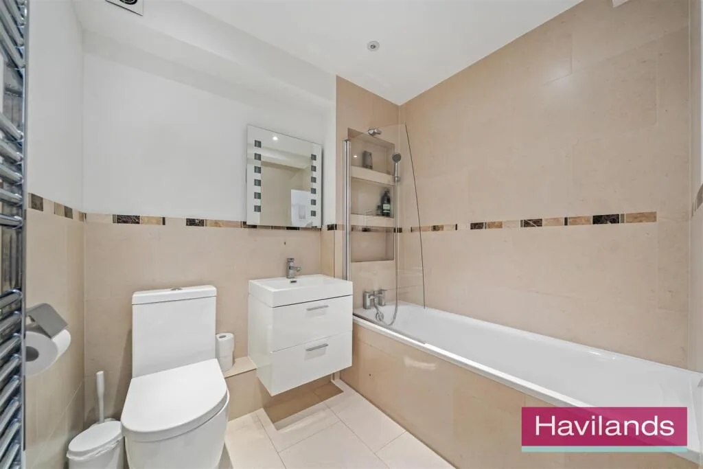 3 bedroom end of terrace house for rent