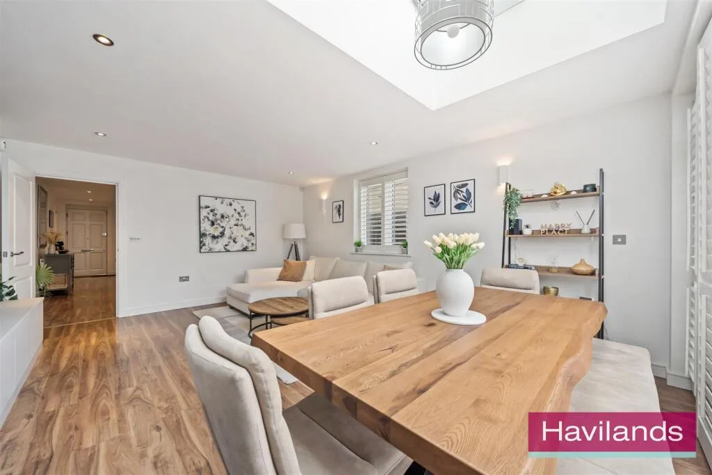 3 bedroom end of terrace house for rent