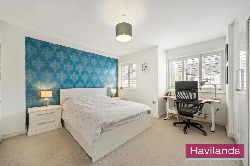 3 bedroom end of terrace house for rent