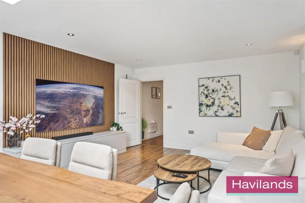 3 bedroom end of terrace house for rent