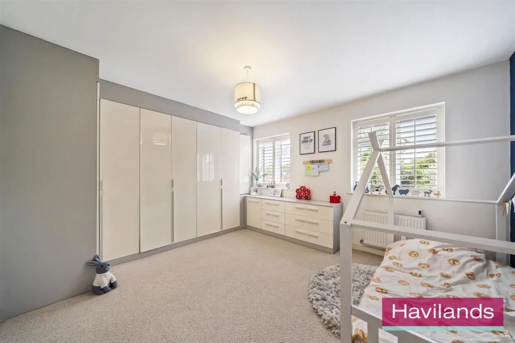 3 bedroom end of terrace house for rent