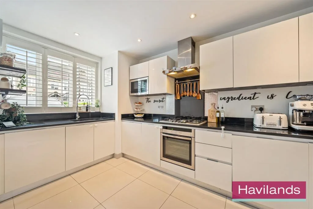 3 bedroom end of terrace house for rent
