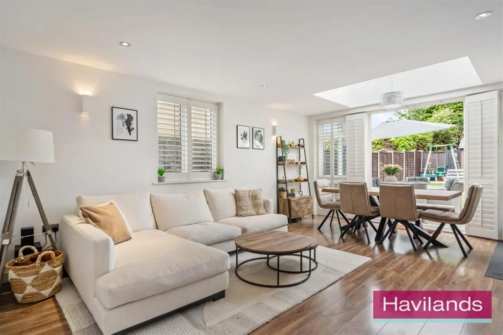 3 bedroom end of terrace house for rent