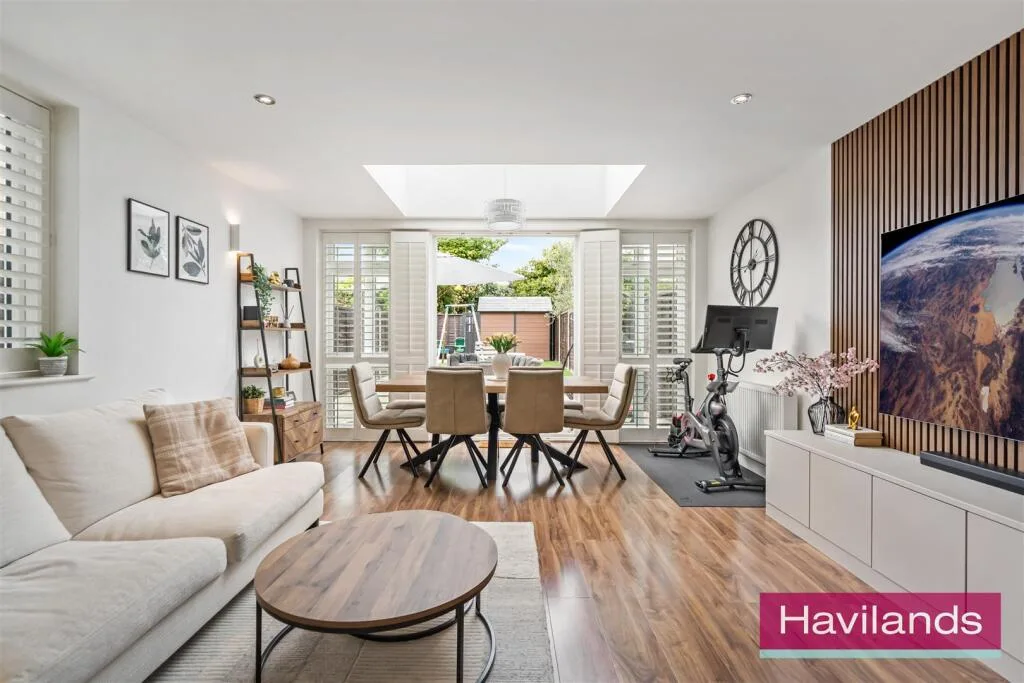 3 bedroom end of terrace house for rent