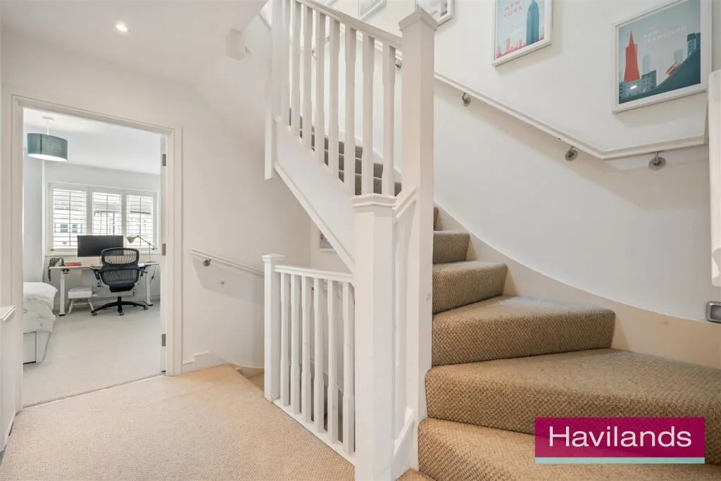 3 bedroom end of terrace house for rent
