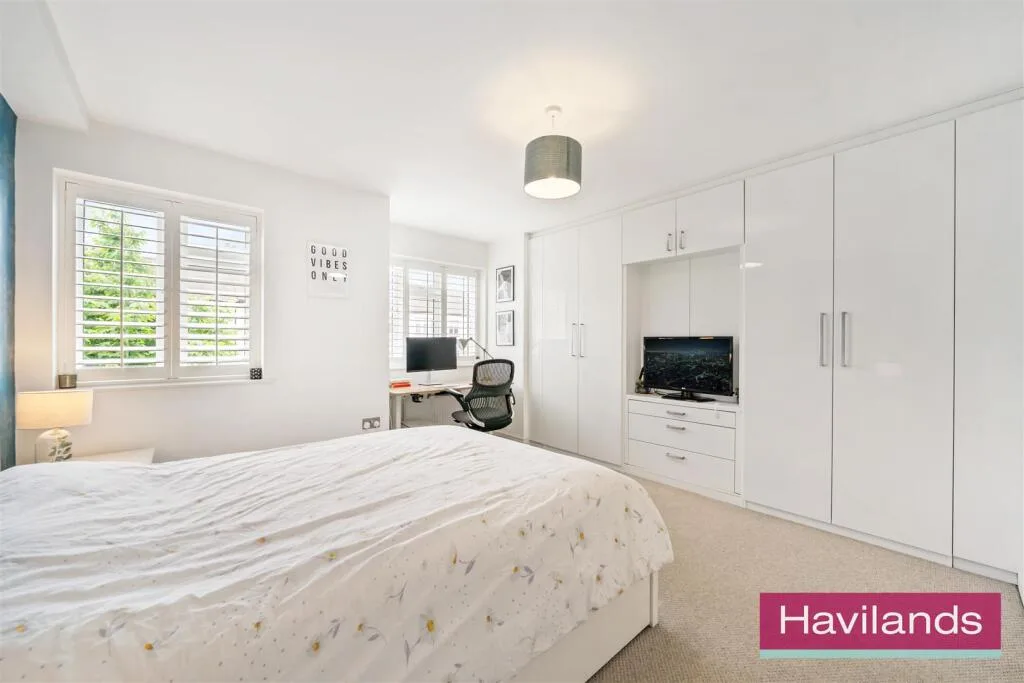 3 bedroom end of terrace house for rent