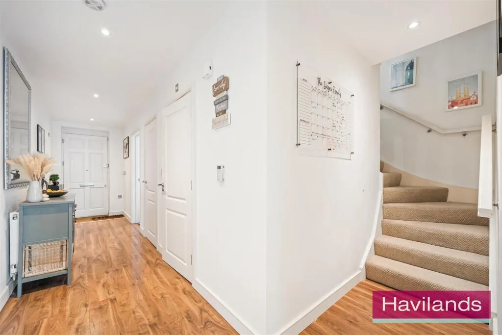 3 bedroom end of terrace house for rent