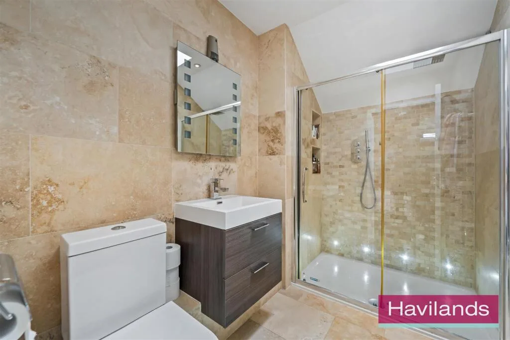 3 bedroom end of terrace house for rent