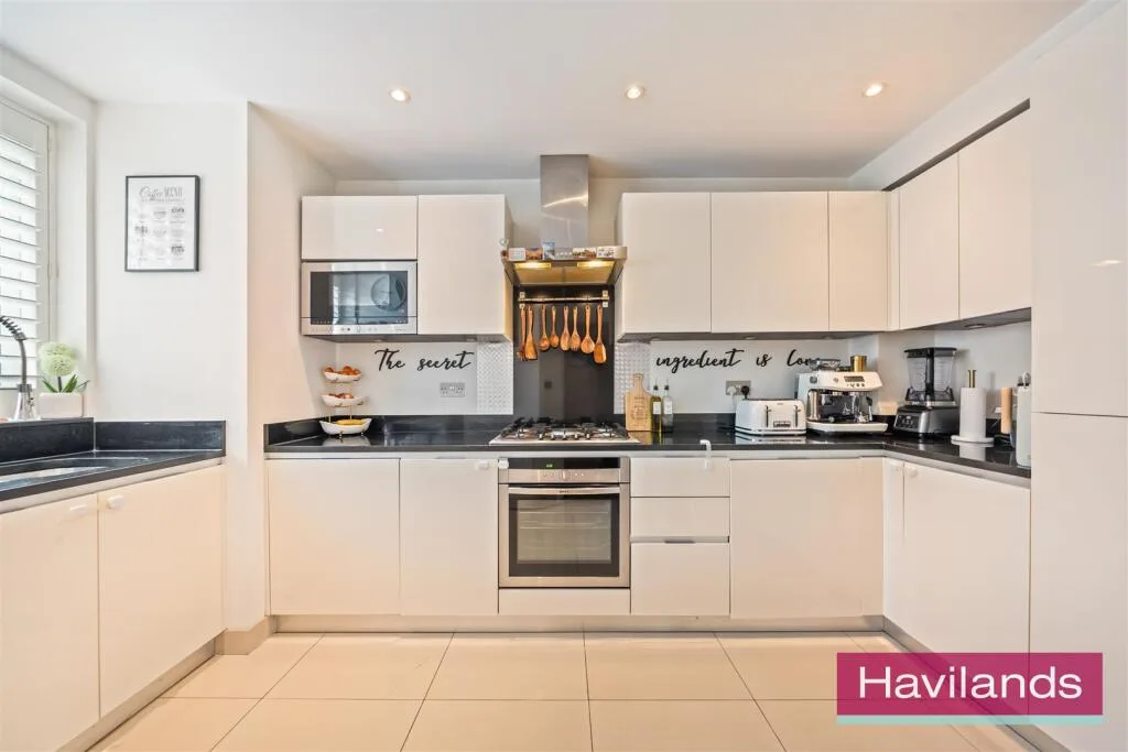 3 bedroom end of terrace house for rent
