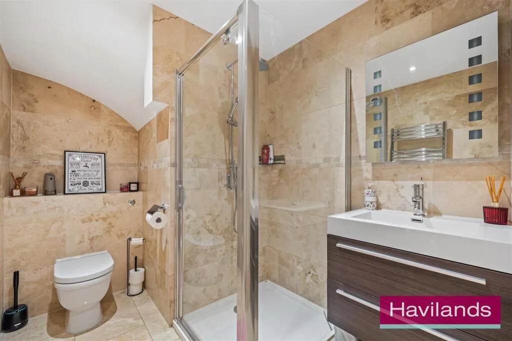 3 bedroom end of terrace house for rent