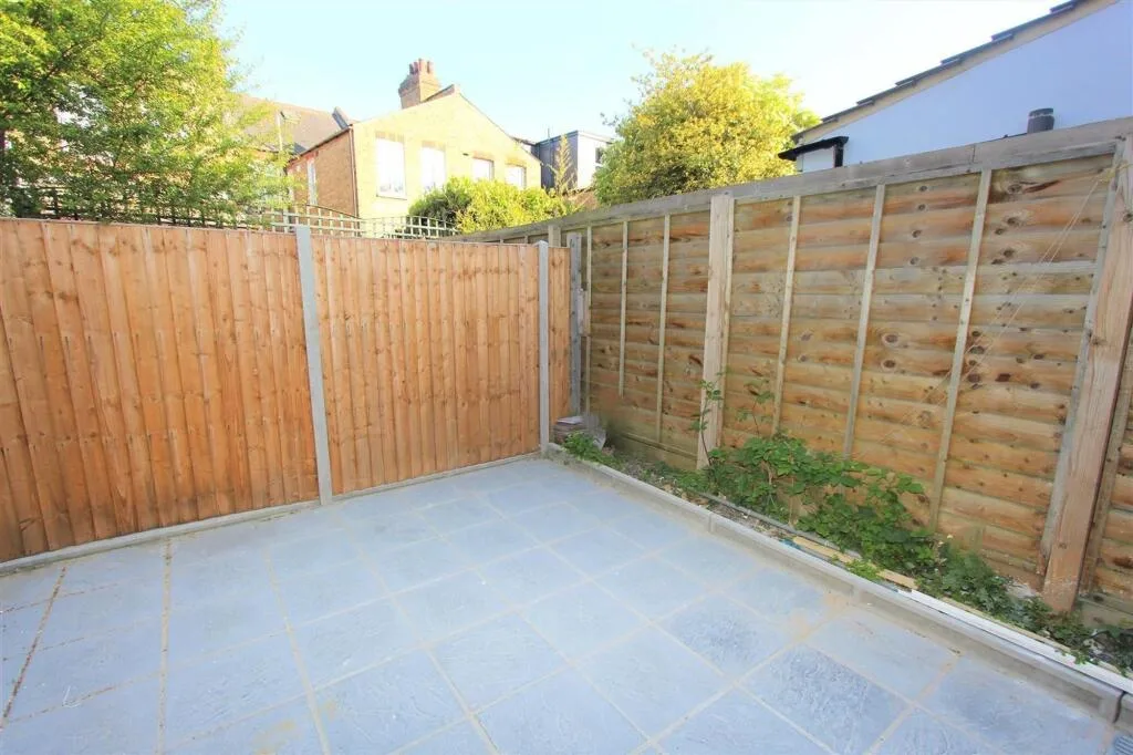 2 bedroom ground floor flat for rent