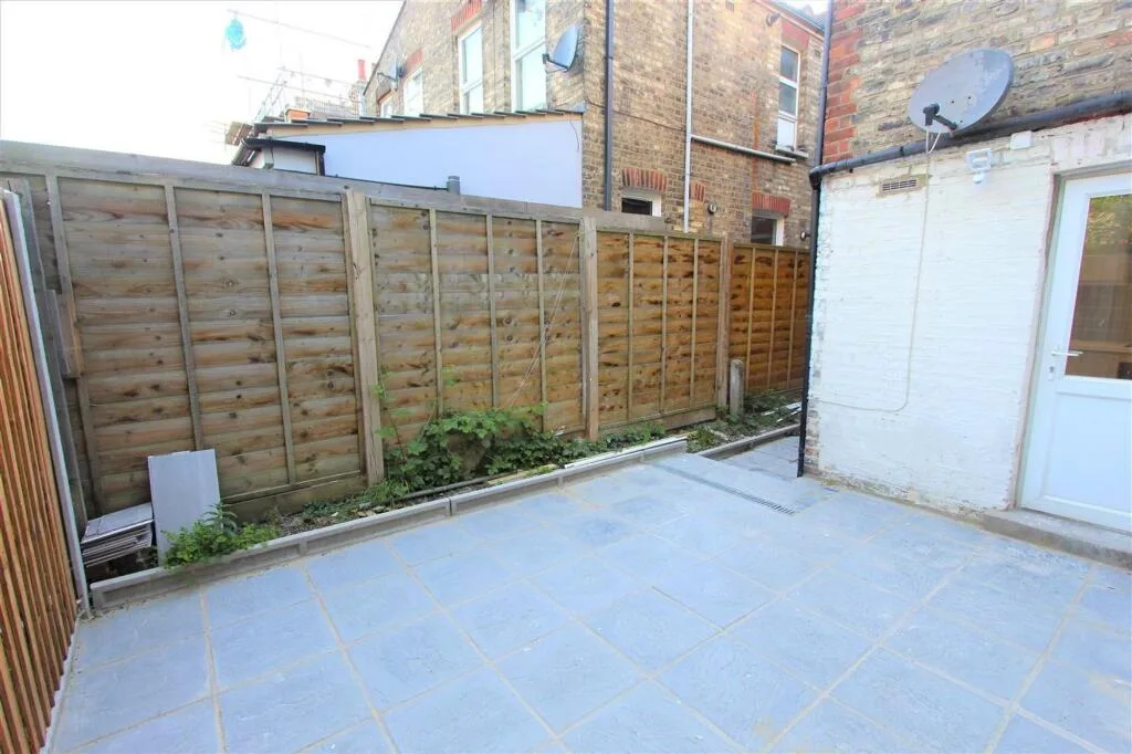 2 bedroom ground floor flat for rent