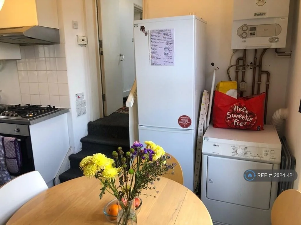 5 bedroom flat for rent