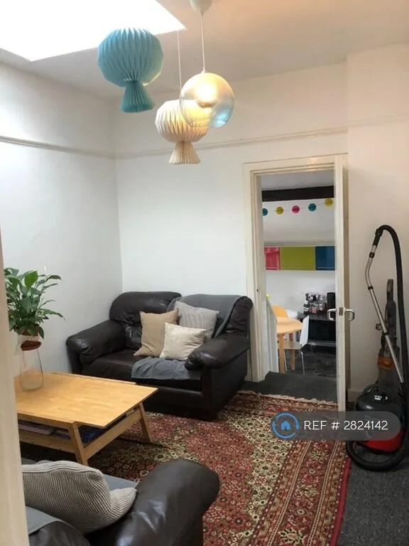 5 bedroom flat for rent