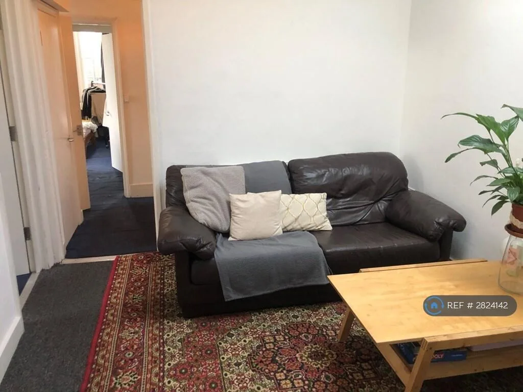 5 bedroom flat for rent