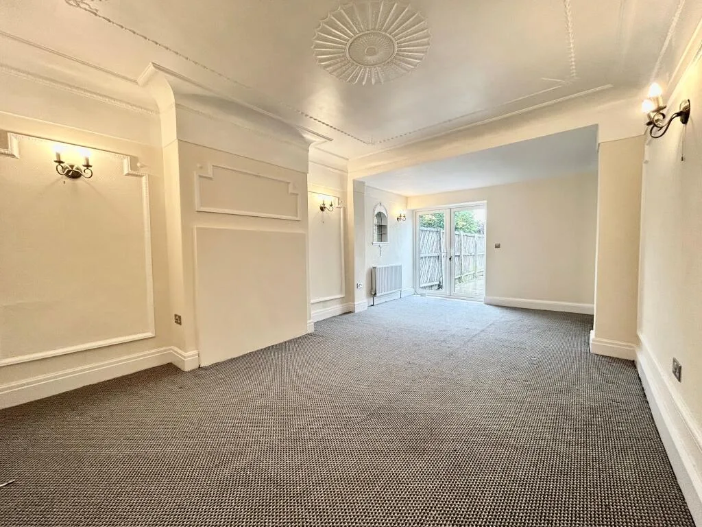 3 bedroom flat for rent