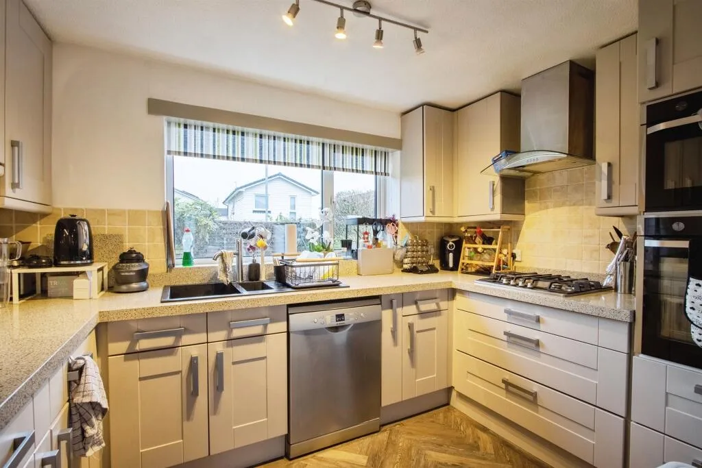 4 bedroom detached house for rent