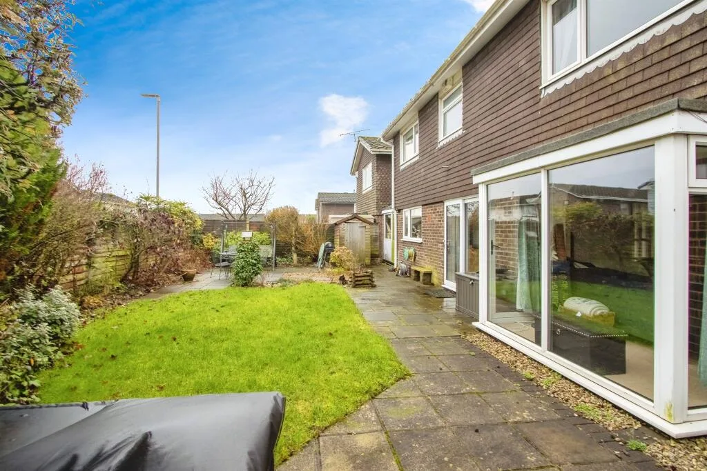 4 bedroom detached house for rent