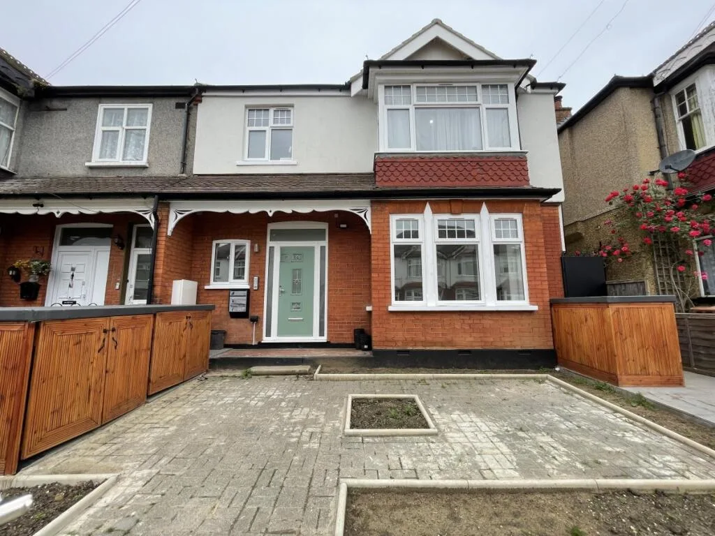 3 bedroom flat for rent
