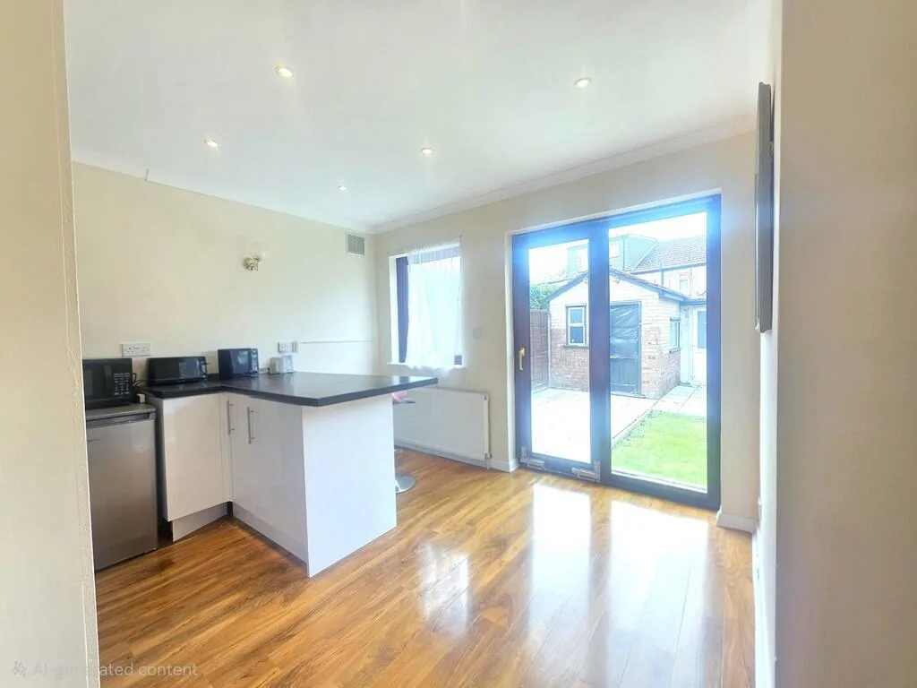 4 bedroom end of terrace house for rent