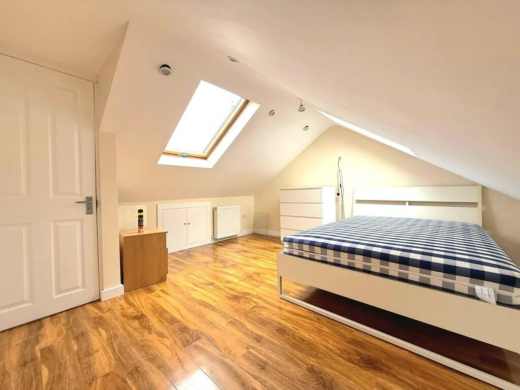 4 bedroom end of terrace house for rent
