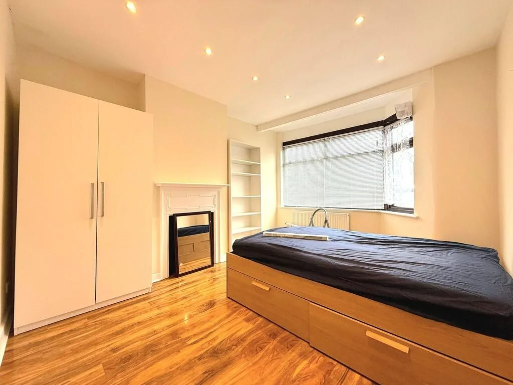 4 bedroom end of terrace house for rent
