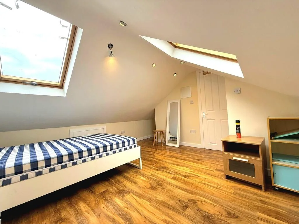 4 bedroom end of terrace house for rent