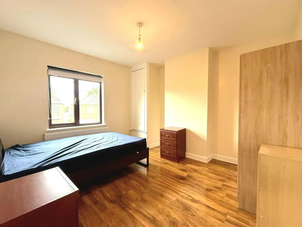 4 bedroom end of terrace house for rent