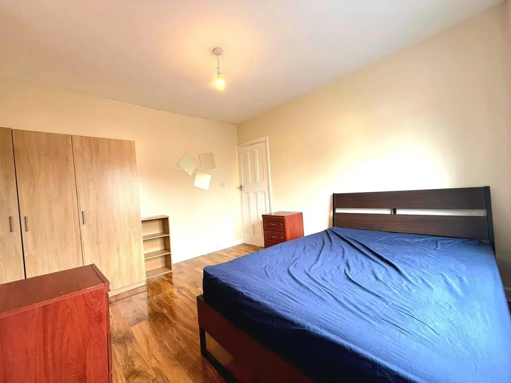 4 bedroom end of terrace house for rent