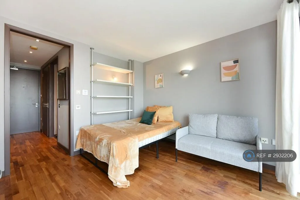 Studio flat for rent