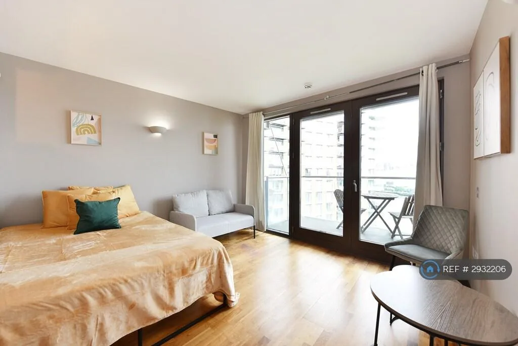 Studio flat for rent