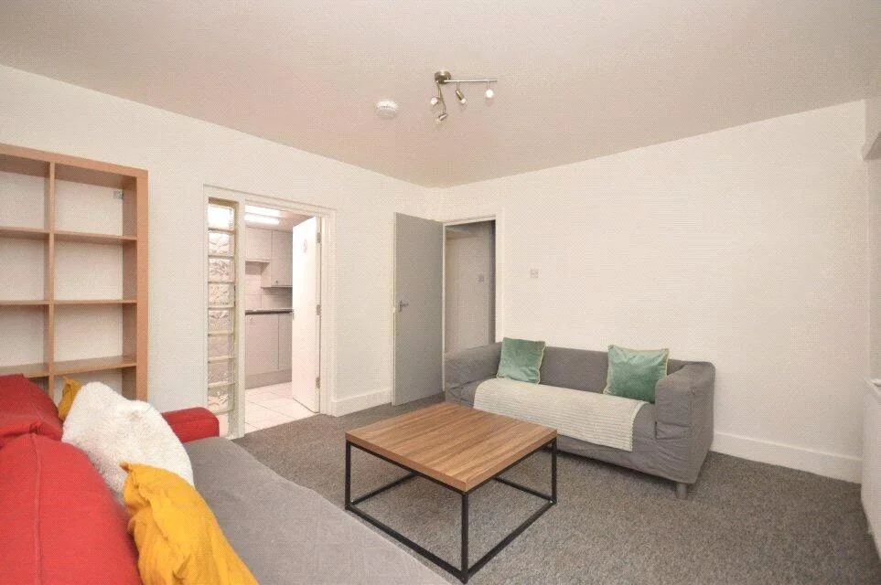 5 bedroom terraced house for rent