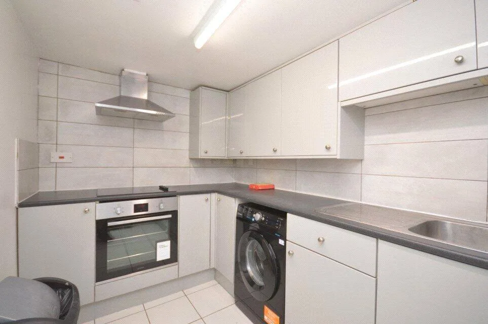 5 bedroom terraced house for rent