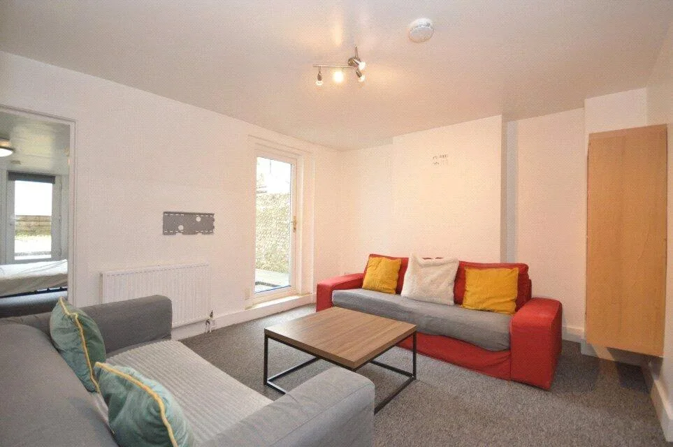 5 bedroom terraced house for rent