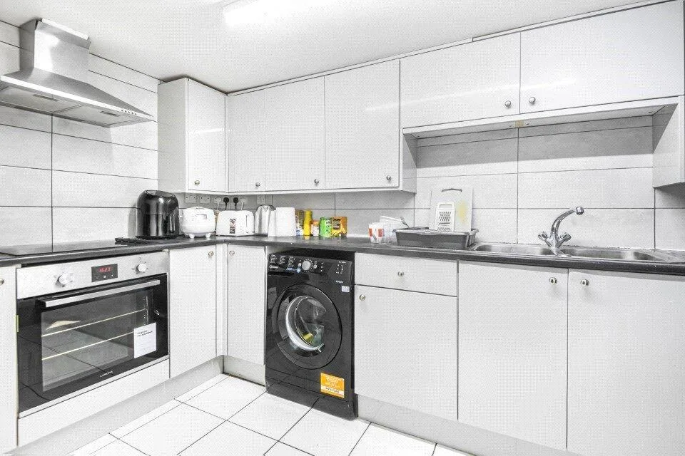 5 bedroom terraced house for rent