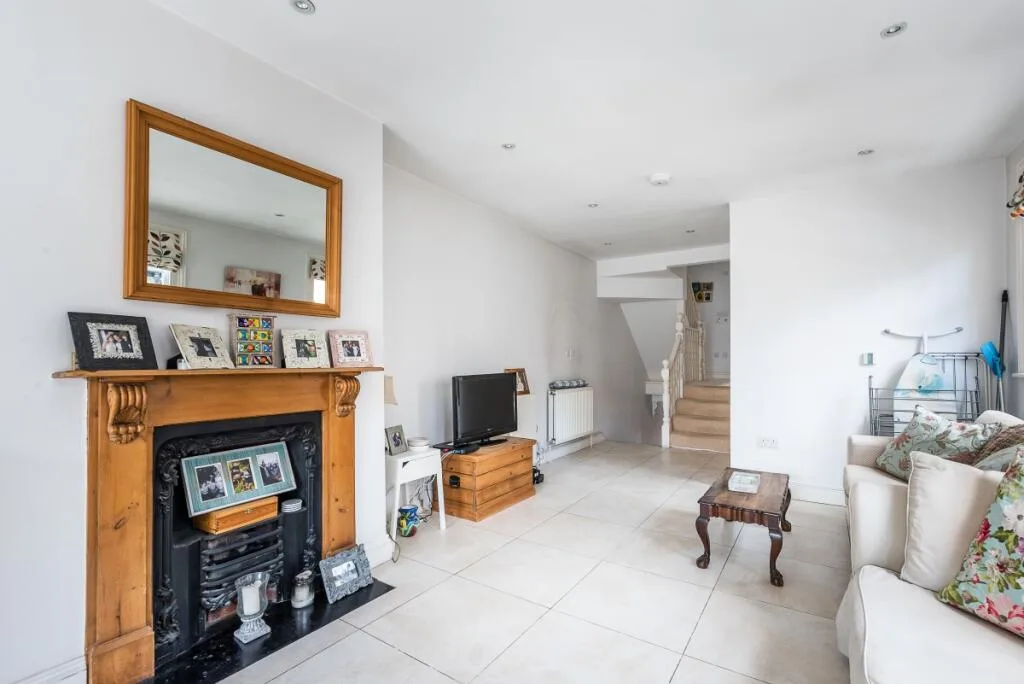 3 bedroom maisonette for rent