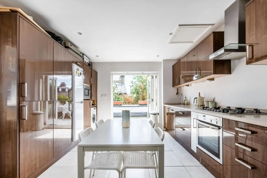 3 bedroom maisonette for rent