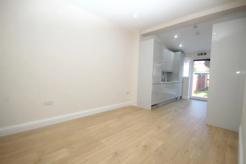 5 bedroom terraced house for rent