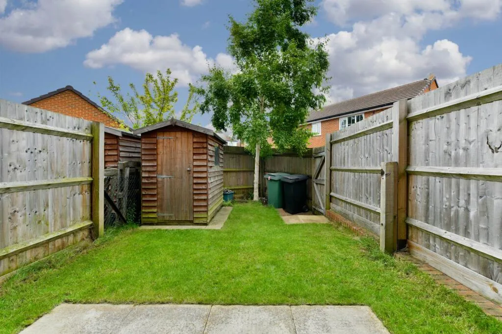 4 bedroom semi-detached house for rent